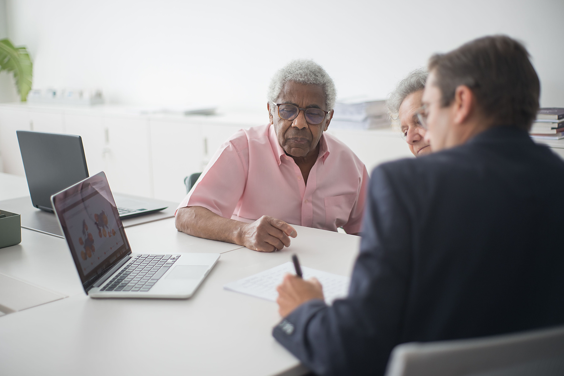 Private banking advisor meeting with an older couple